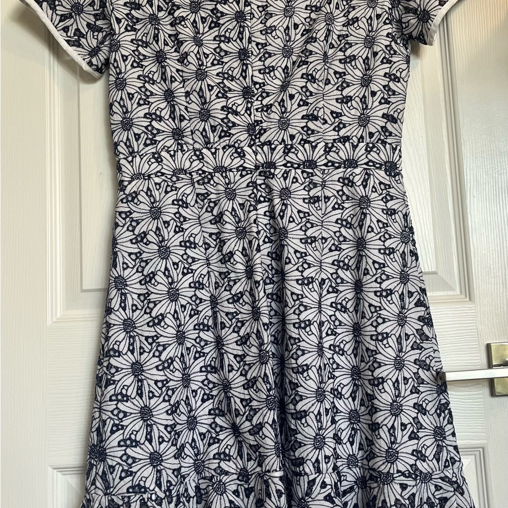 Michael Kors Womens Sz 8 Navy and White Midi Embroidered Floral Zip Up Dress. - Picture 2 of 14